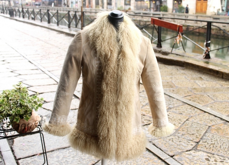 Cappotto Pelle Scamosciato Rifiniture in Mongolia 