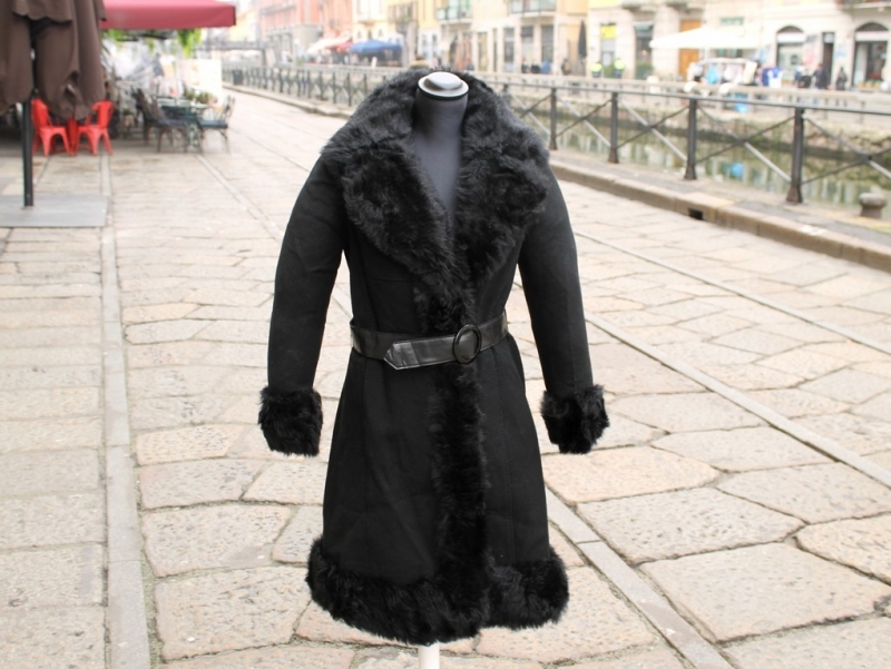 Cappotto in tessuto vintage con collo e rifiniture